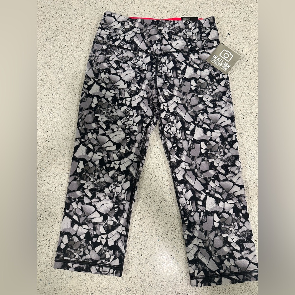 Victoria's Secret Black and Gray Leggings with Abstract Design VSX XS